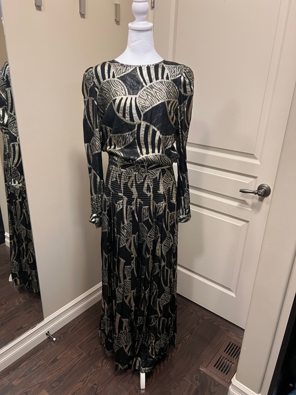 Black and Gold Vintage Metallic Patterned Long Sleeve Maxi Dress Gown